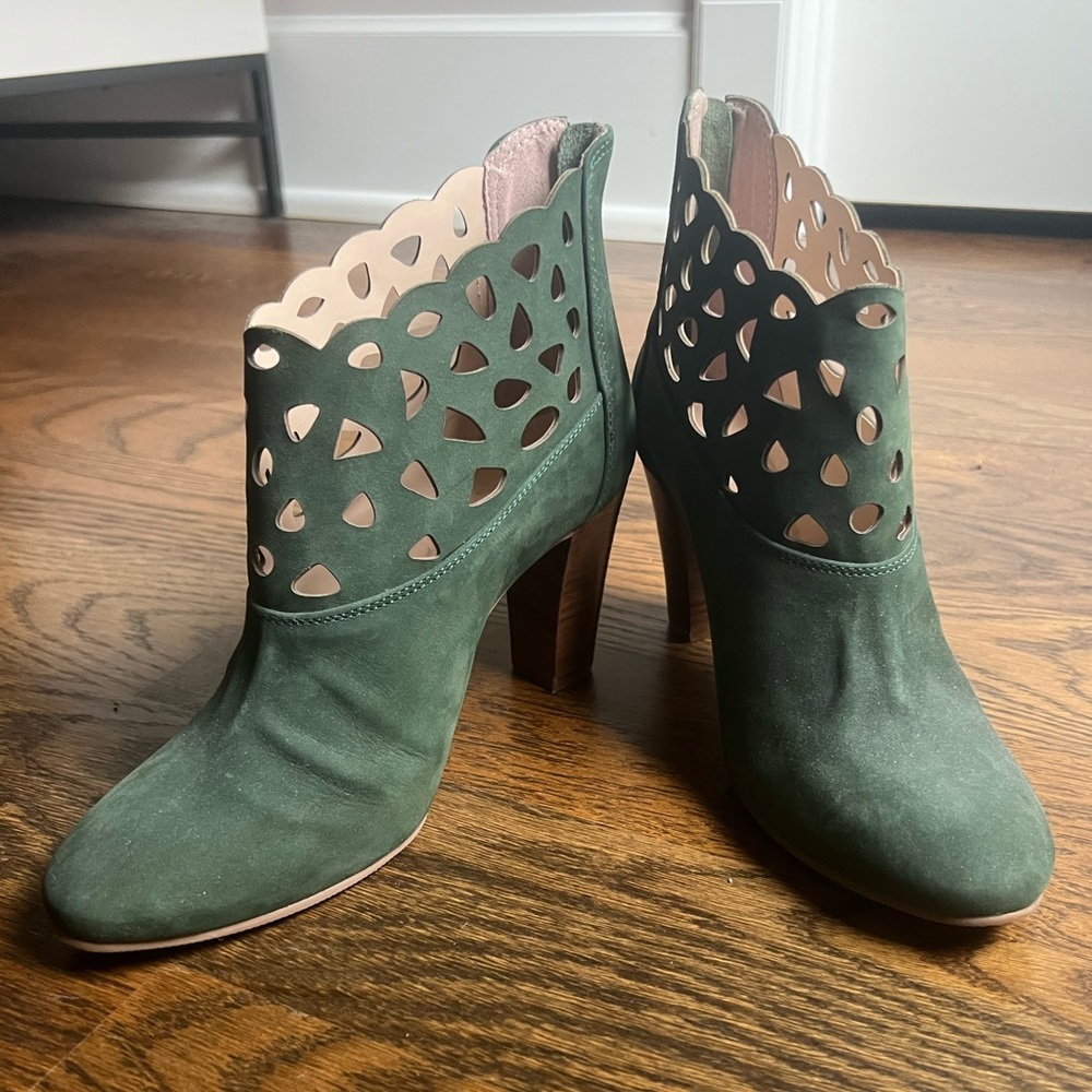 NWOT Size 7 Klub Nico Heeled Booties